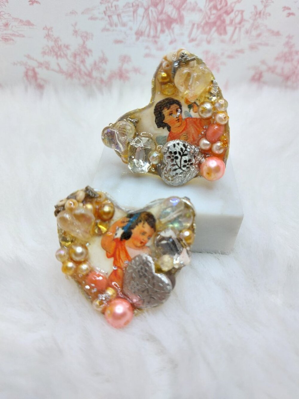 Vintage Hand Crafted Charming Heart-Shaped Mixed Media Resin Crafts Pearl Signed